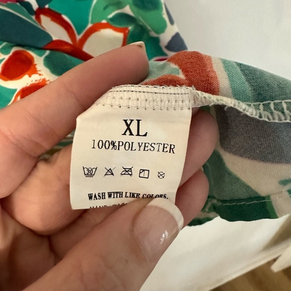 Women’s Boutique Green and Pink Short Flutter Sleeve Tie Neck Blouse Sz XL GUC - Picture 2 of 7